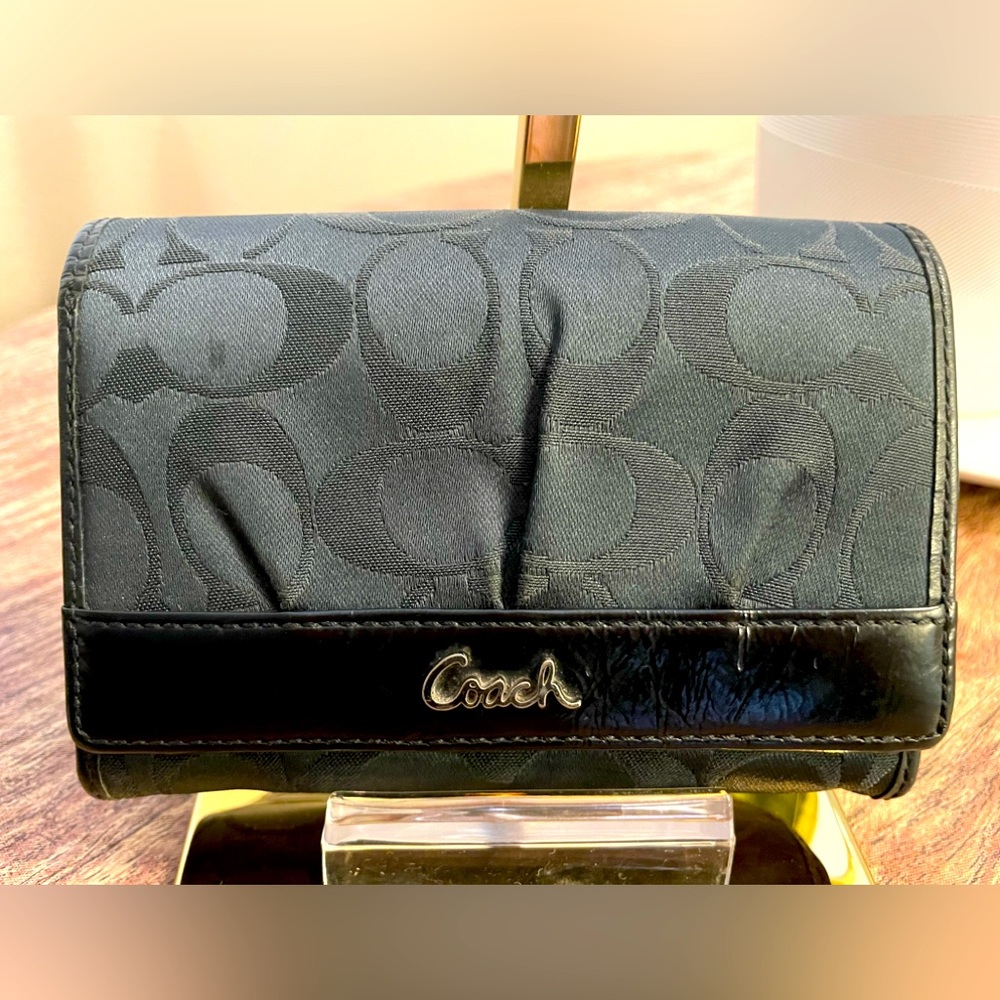 COACH - EUC snap/zippered wallet, charcoal grey monogram w/patent leather trim!